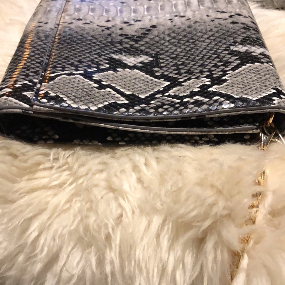 NWT 🪅HOST PIC 🥂Vegan crossbody faux snakeskin - Picture 8 of 10